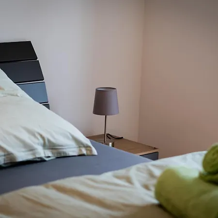 Im Gruenen Von Mit Wlan Und Balkon