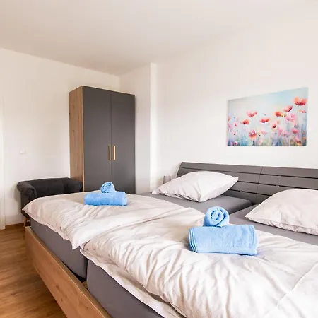 Im Gruenen Von Mit Wlan Und Balkon