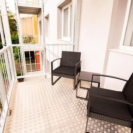 Im Gruenen Von Mit Wlan Und Balkon * Magdeburk